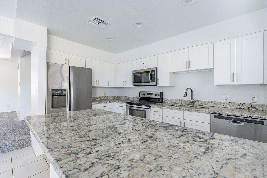 2524 S El Paradiso in Mesa, AZ - Building Photo