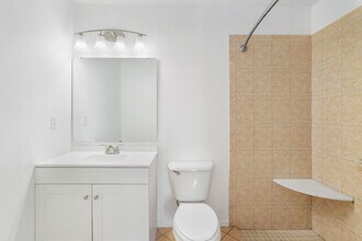 1221 Sleepy Hollow Rd in Venice, FL - Building Photo - Building Photo