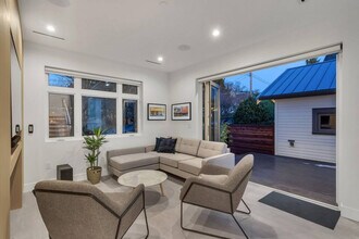 76 W 14th Ave in Vancouver, BC - Building Photo - Building Photo
