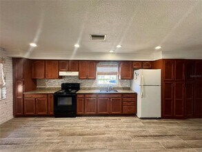 695 Mandalay Ave in Clearwater, FL - Building Photo - Building Photo