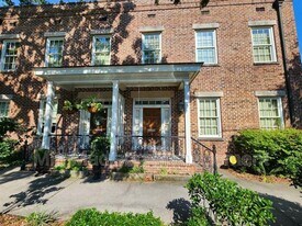 464 Montgomery St in Savannah, GA - Building Photo