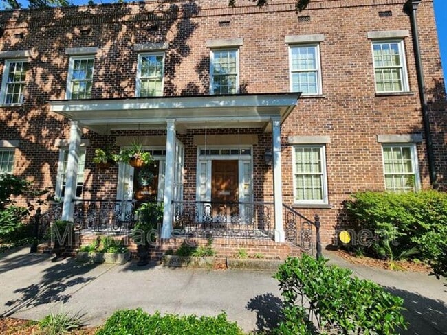 property at 464 Montgomery St