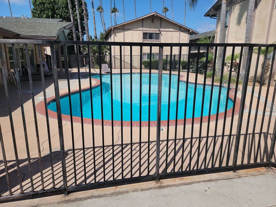 1925 Ginger St in Oxnard, CA - Building Photo