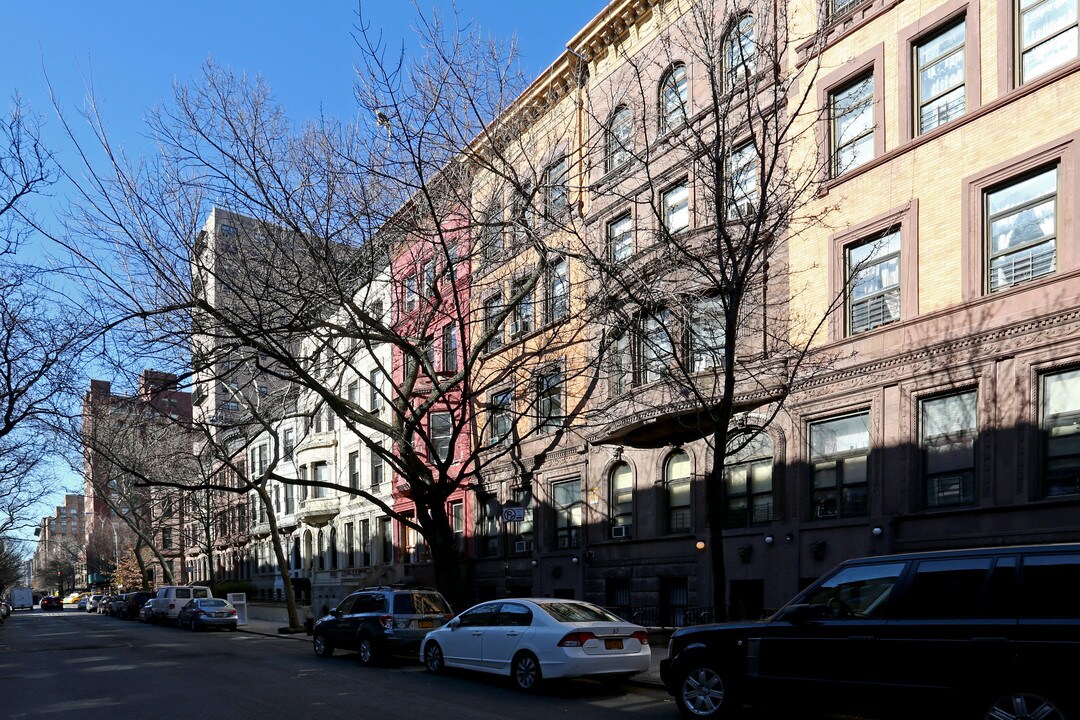 51 W 89th St in New York, NY - Building Photo