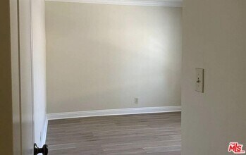 567 S Wilton Pl in Los Angeles, CA - Building Photo - Building Photo