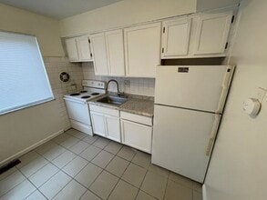 9910 Broadmoor Dr in Overland, MO - Building Photo - Building Photo