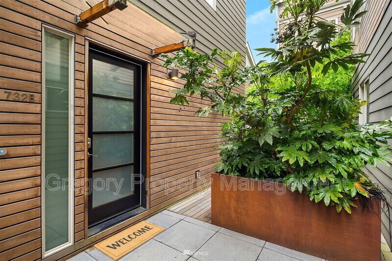 732 Boylston Ave E in Seattle, WA - Building Photo