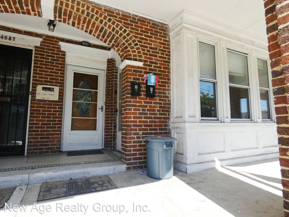 4635 Sansom St in Philadelphia, PA - Building Photo