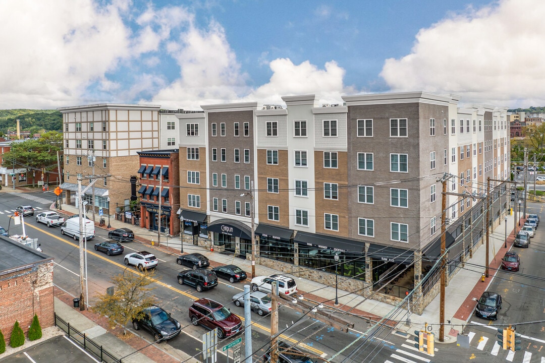 Bridge Street Commons in Shelton, CT - Building Photo