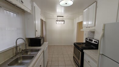 1018 Palomas Dr SE in Albuquerque, NM - Building Photo - Building Photo