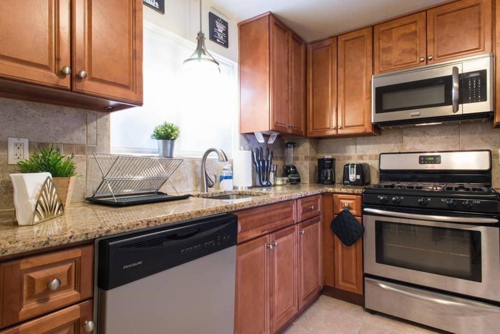 77 Thingvalla Ave in Belmont, MA - Building Photo