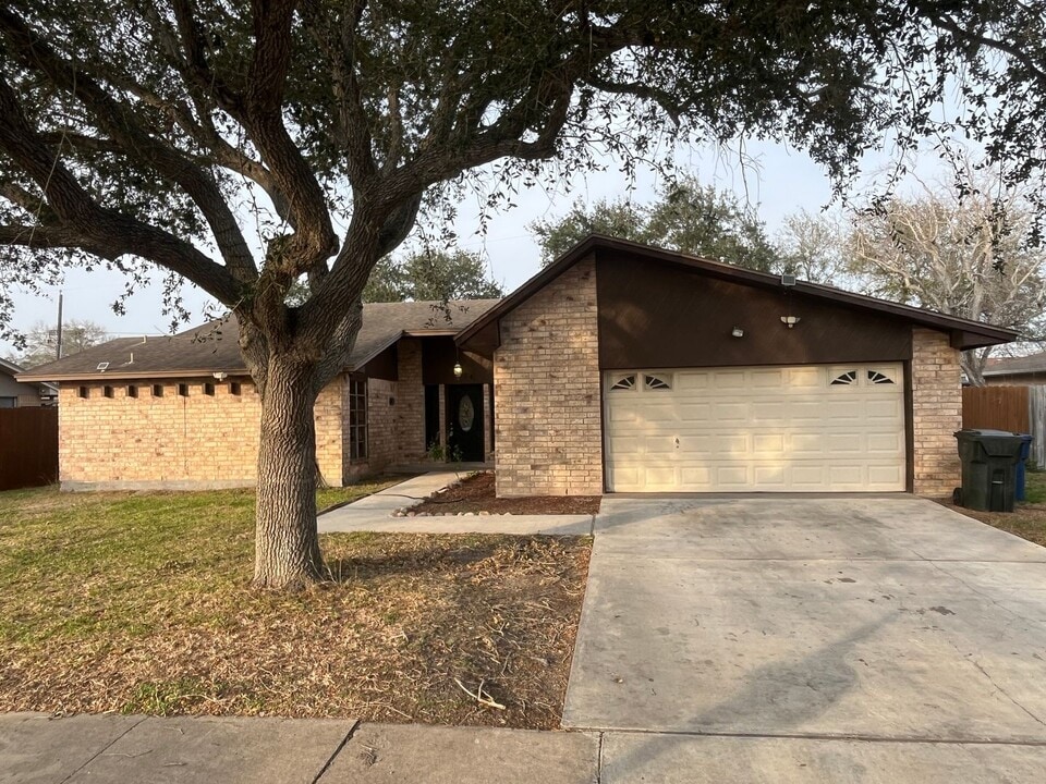 3624 Glenway Dr in Corpus Christi, TX - Building Photo
