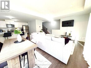 258 Anyolite Private in Ottawa, ON - Building Photo - Building Photo