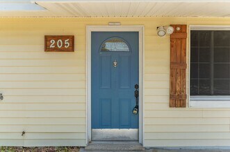 205 Pine St in Fort Walton Beach, FL - Building Photo - Building Photo