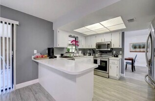 543 SE Greenway Terrace in Port St. Lucie, FL - Building Photo