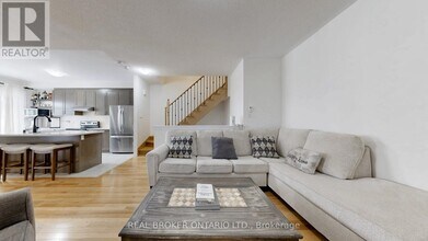 17 Blackpool Ln in East Gwillimbury, ON - Building Photo - Building Photo