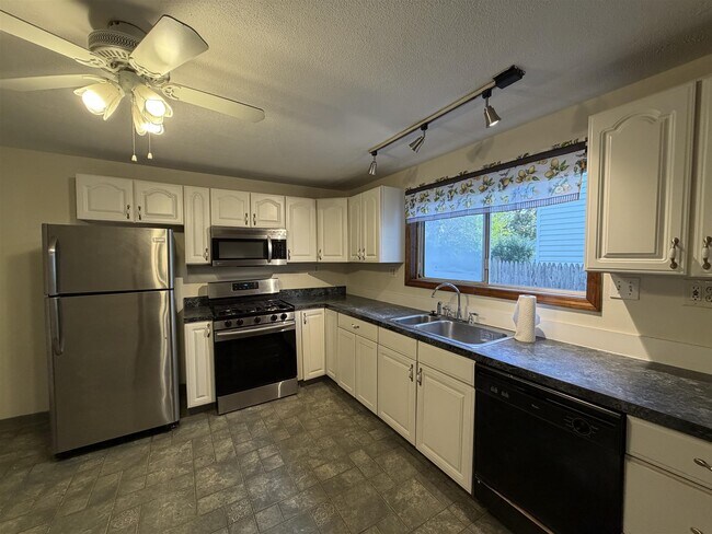 45 Prescott St, Unit 1 in Somerville, MA - Building Photo - Building Photo