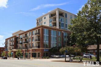 140 W Franklin St, Unit 229 in Chapel Hill, NC - Building Photo - Building Photo
