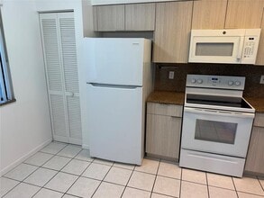2334 S Cypress Bend Dr in Pompano Beach, FL - Building Photo - Building Photo