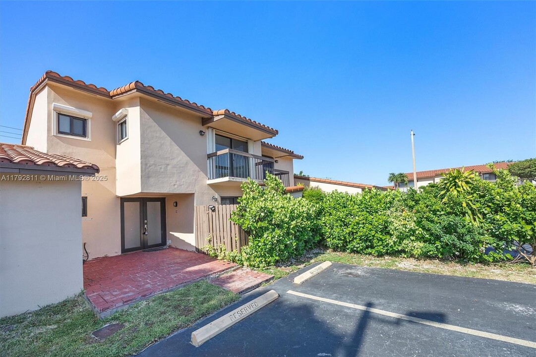 3809 SW 82nd Ave in Miami, FL - Building Photo