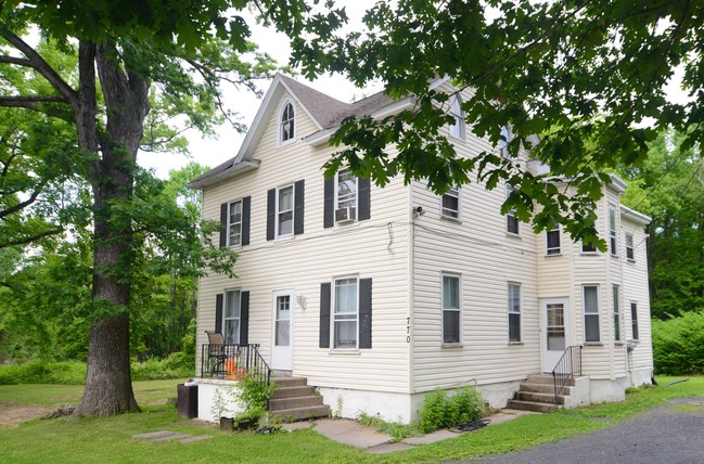 770 Woodbourne Rd in Langhorne, PA - Foto de edificio - Building Photo