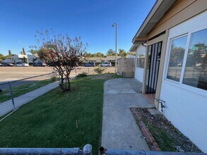 103 Greenview St in Escondido, CA - Building Photo - Building Photo