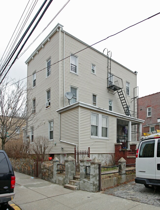 640-642 E 239th St in Bronx, NY - Building Photo - Building Photo