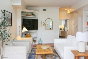 1136 6th St S in Naples, FL - Building Photo