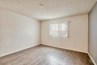 Lotus Gardens Apartments in Garden Grove, CA - Building Photo - Building Photo