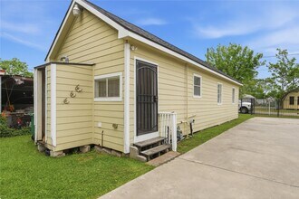 7922 Sherman St in Houston, TX - Building Photo - Building Photo