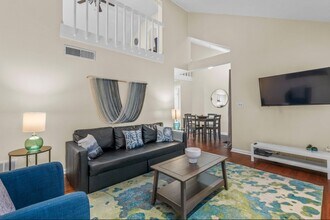 Juniper Place Condominiums in Atlanta, GA - Building Photo - Interior Photo