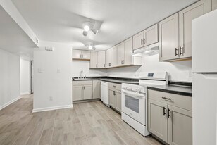 8011 University Ave in Cedar Falls, IA - Building Photo