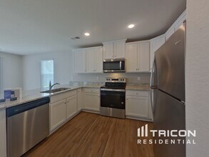 8112 Derby Wood Ln in Charlotte, NC - Foto de edificio - Building Photo