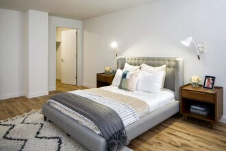 Hahne and Co. in Newark, NJ - Foto de edificio - Interior Photo