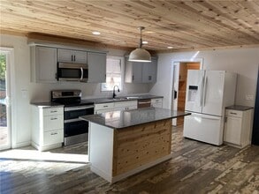 106 Ridgewood Dr in Cleveland, GA - Building Photo - Building Photo