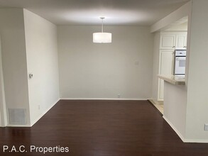 14706 Dickens St in Los Angeles, CA - Building Photo - Building Photo
