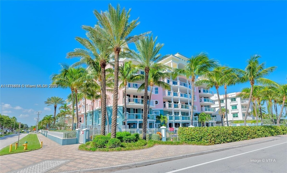 2051 SE 3rd St in Deerfield Beach, FL - Building Photo