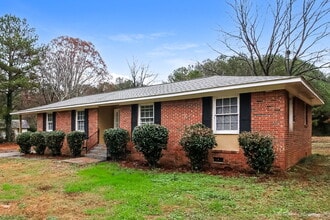 20 Freeman Dr in Stockbridge, GA - Foto de edificio - Building Photo