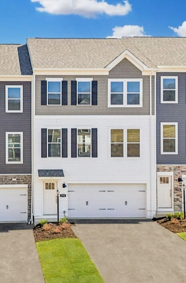 164 Sweetwater Dr in Moon Township, PA - Building Photo - Building Photo