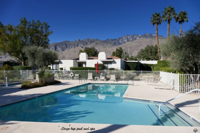 2214 S Sunshine Cir in Palm Springs, CA - Building Photo - Building Photo