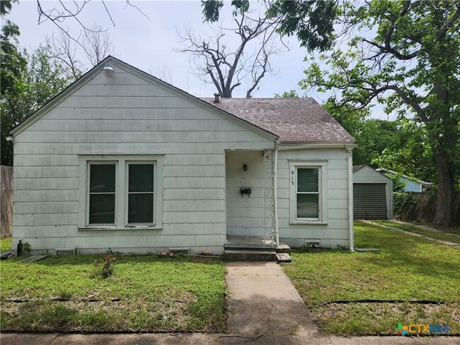 property at 915 S 13th St