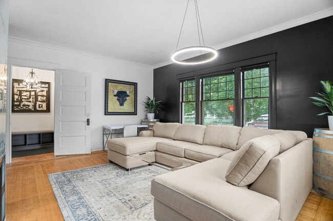 property at 1115 W 31st St