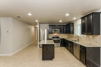 9847 Silver Mist Wy in San Antonio, TX - Building Photo - Building Photo