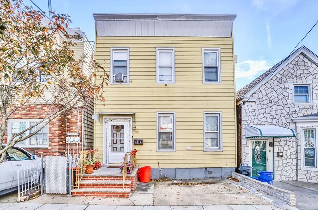 property at 911 17th St