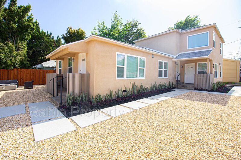 5451 Colfax Ave in North Hollywood, CA - Building Photo