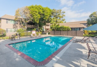 Washington Square Apartments in Mountain View, CA - Building Photo - Other