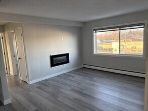 12525-12118 118 Ave NW in Edmonton, AB - Building Photo - Building Photo