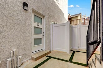 644 Pier Ave in Santa Monica, CA - Building Photo - Building Photo