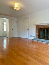 52 Knapp Ln in New Canaan, CT - Building Photo - Building Photo