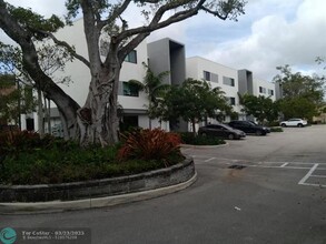 3050 NW 68th St in Fort Lauderdale, FL - Foto de edificio - Building Photo